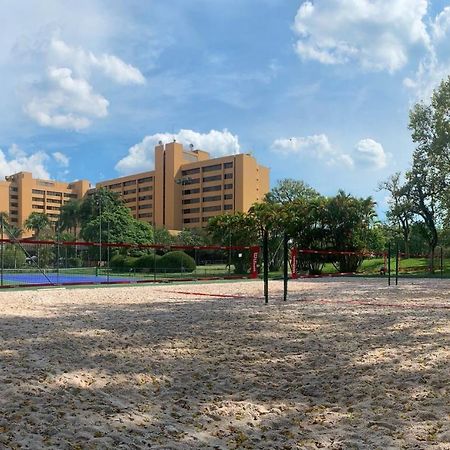 Hotel Transamerica Sao Paulo Dış mekan fotoğraf The volleyball court at the University of Houston