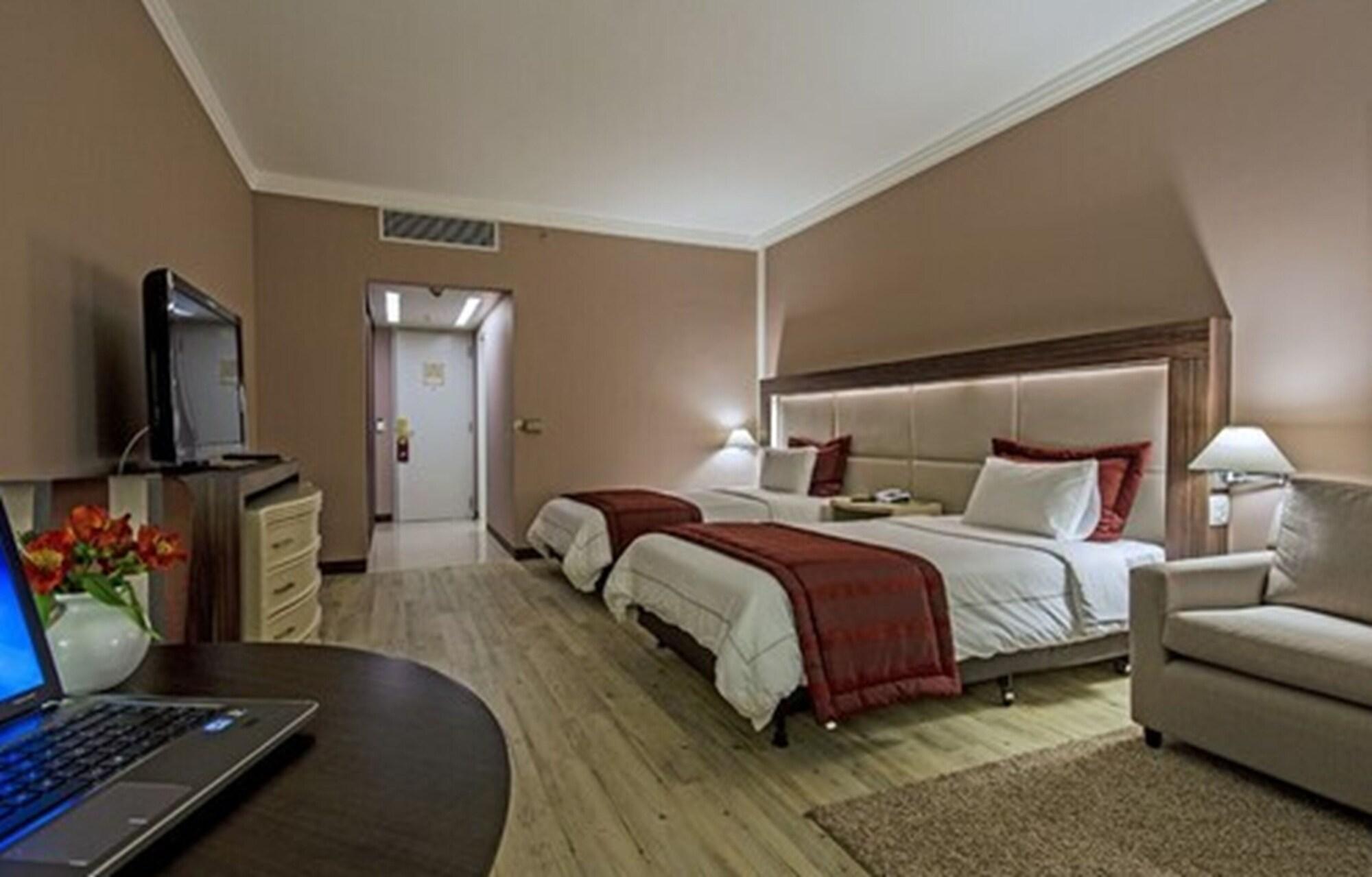 Hotel Transamerica Sao Paulo Dış mekan fotoğraf A room at the hotel