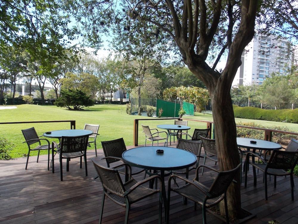 Hotel Transamerica Sao Paulo Dış mekan fotoğraf The deck at the clubhouse