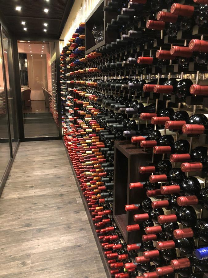 Hotel Transamerica Sao Paulo Dış mekan fotoğraf Wine cellar at the restaurant