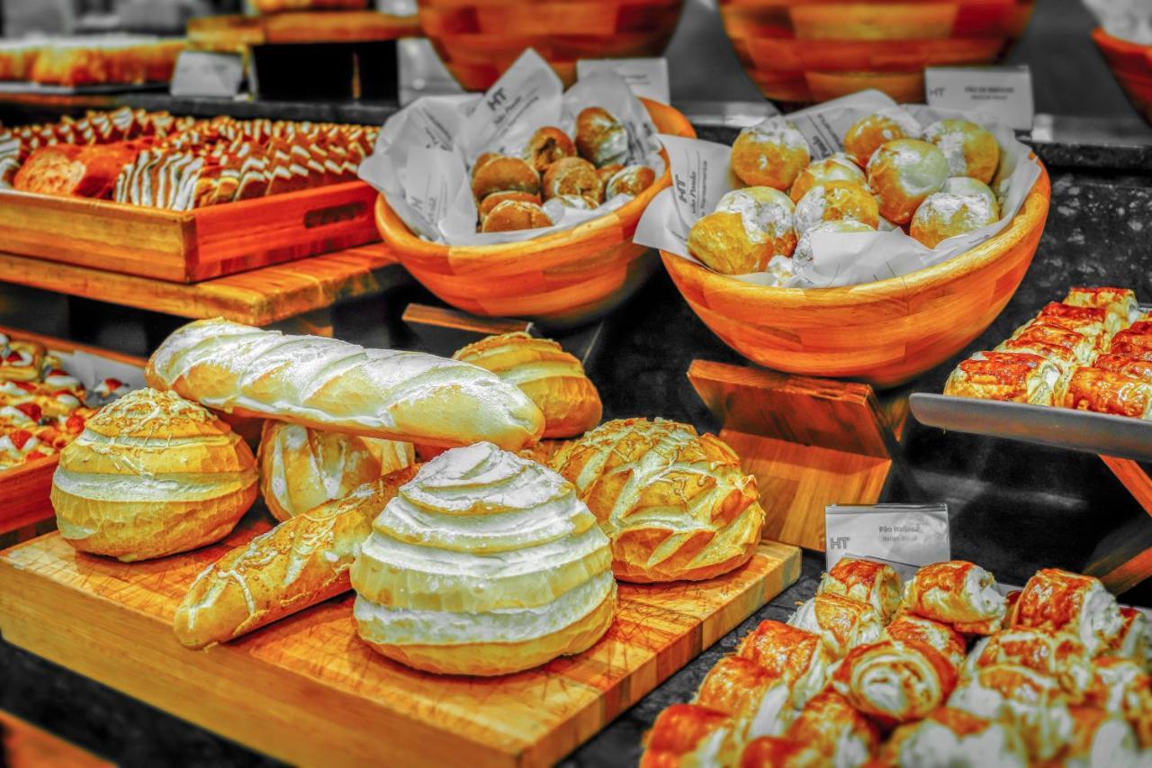 Hotel Transamerica Sao Paulo Dış mekan fotoğraf A selection of pastries