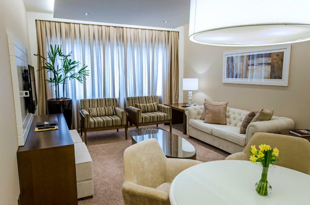 Hotel Transamerica Sao Paulo Dış mekan fotoğraf A living room in a suite at the Ritz-Carlton, Dubai